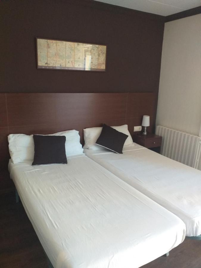 Hostal Sant Marcal Amer Bagian luar foto