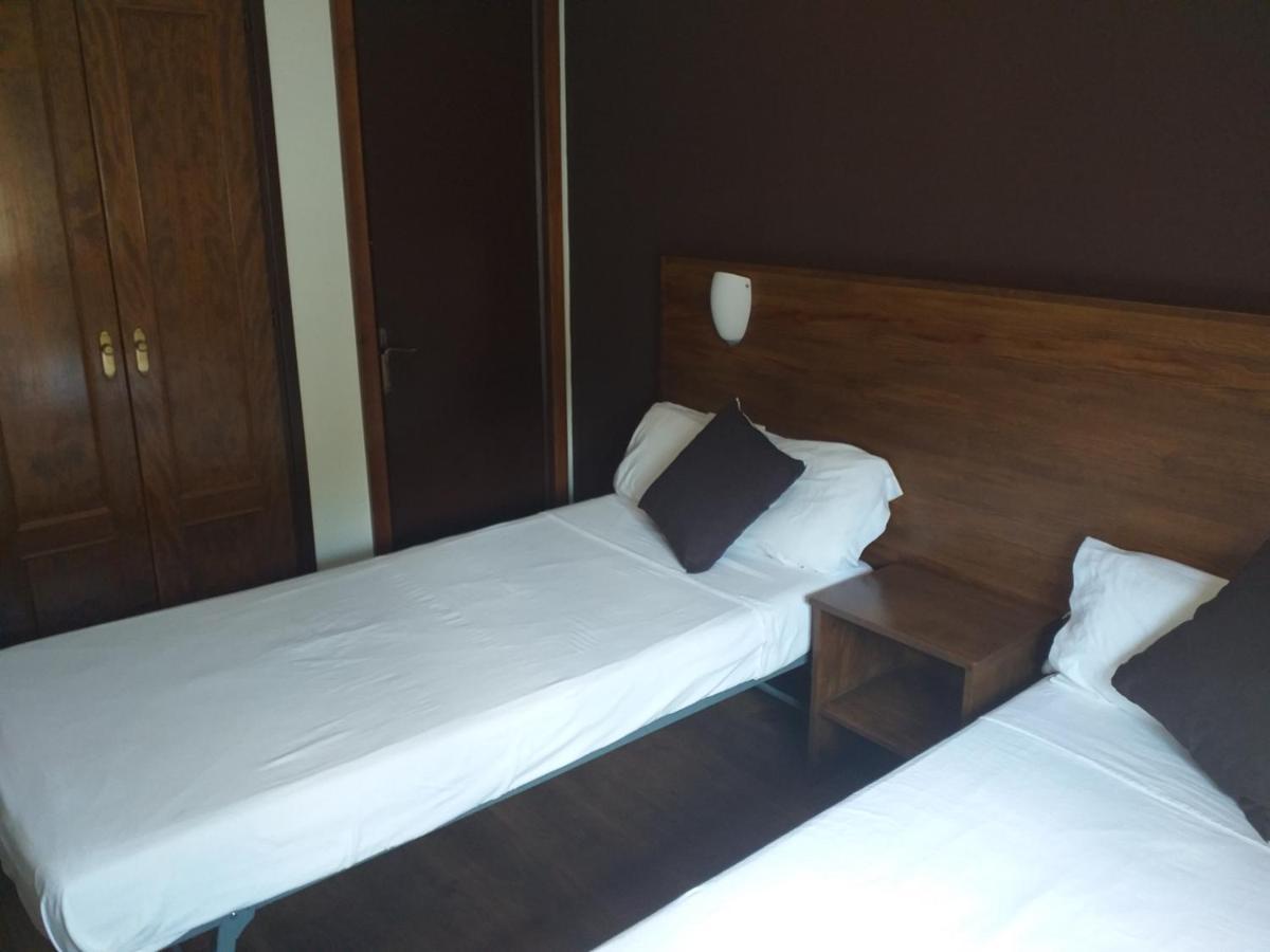 Hostal Sant Marcal Amer Bagian luar foto
