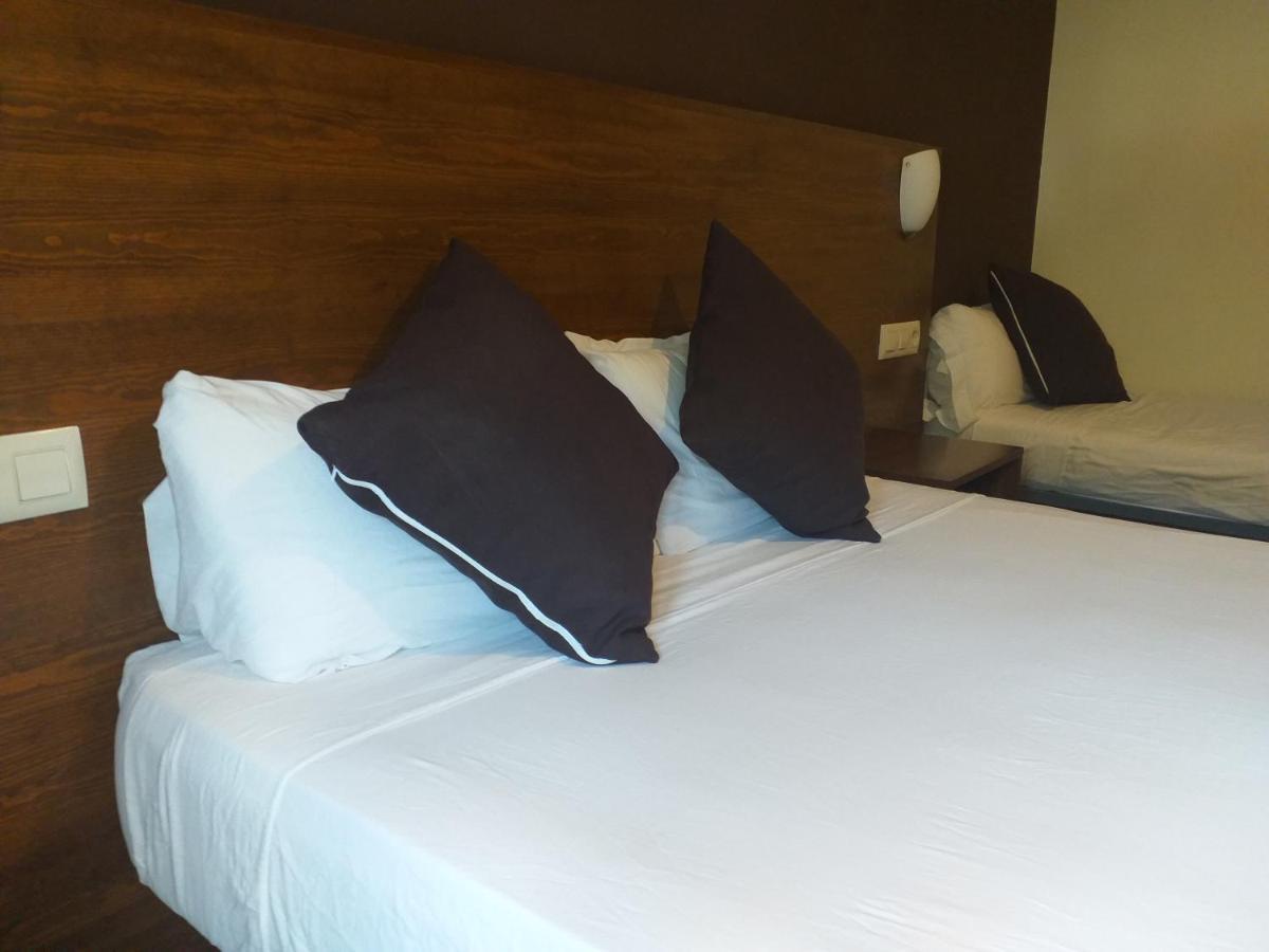 Hostal Sant Marcal Amer Bagian luar foto