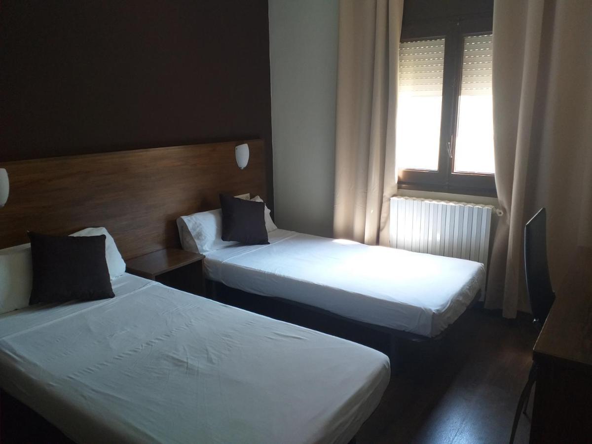 Hostal Sant Marcal Amer Bagian luar foto